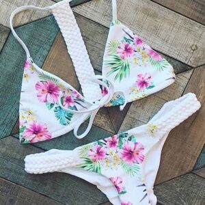 🌴Sale this weekend only 🌴White floral bikini